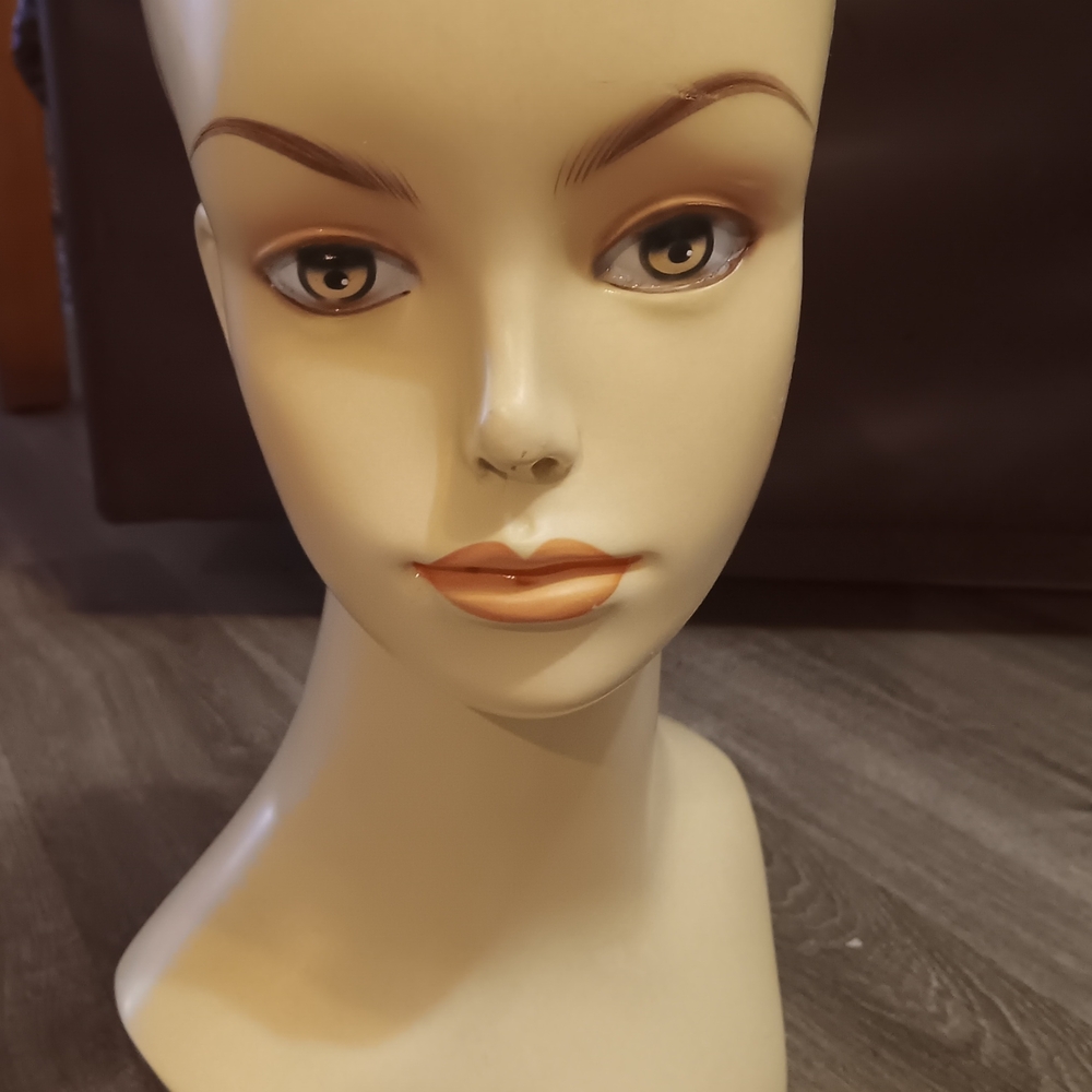 Elegant Jon RENAU Mannequin Wig Head Display